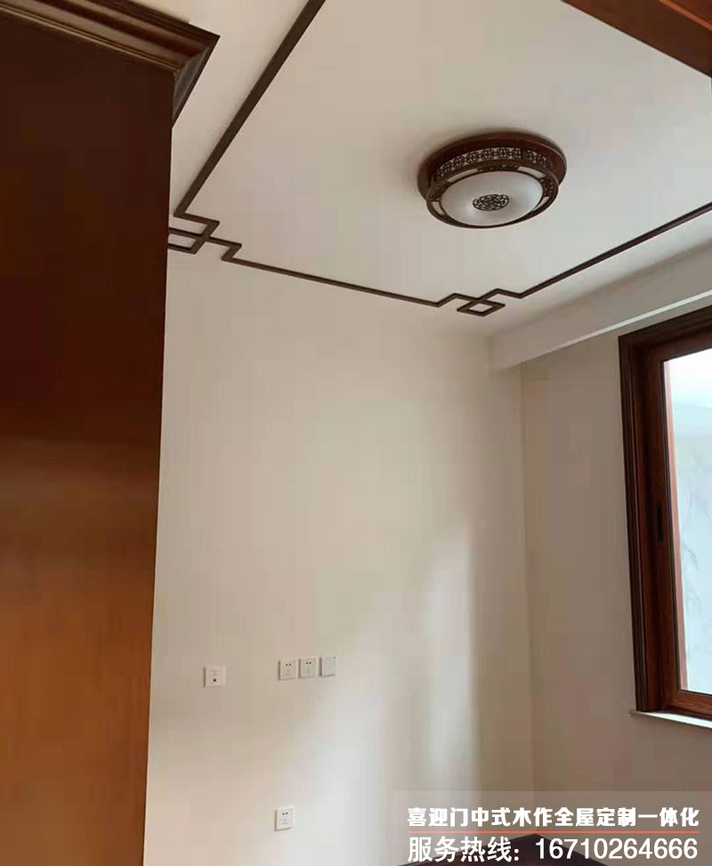 简单的别墅室内中式木线吊顶效果展示
